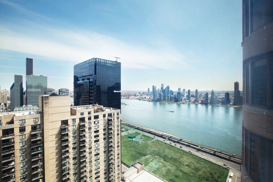 Building Photo - 330 E 38th St