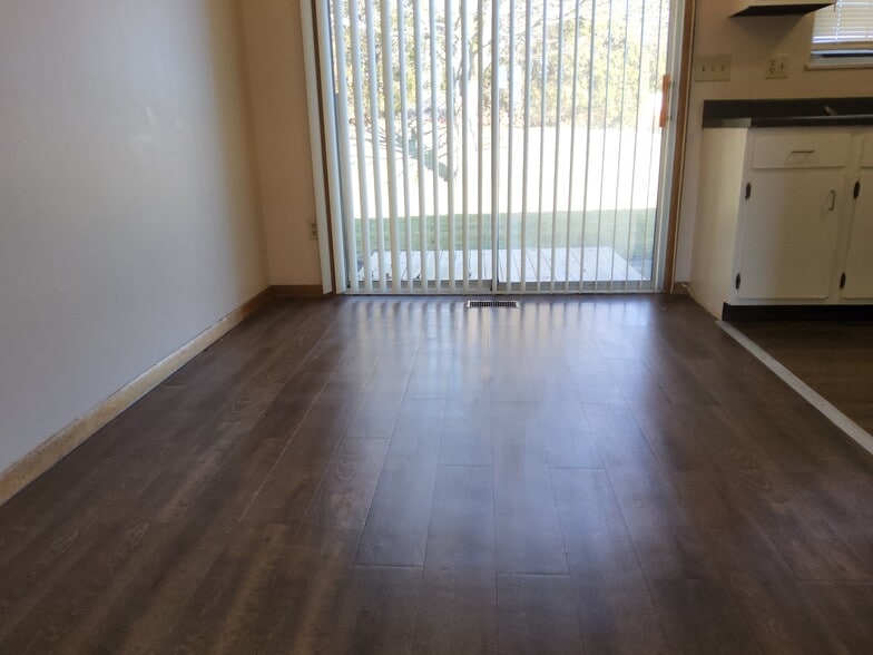 Building Photo - 1670 Colonial Dr