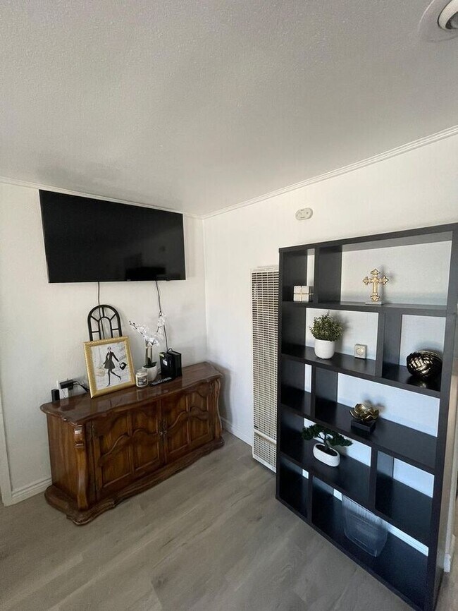 Building Photo - Fully Furnished House for Rent at 10953 Ca...