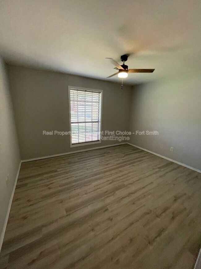 Building Photo - 8801 Meandering Way