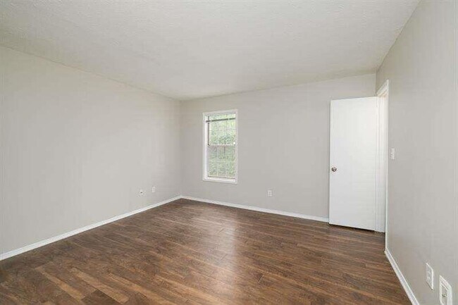 Building Photo - 306 Augusta Dr