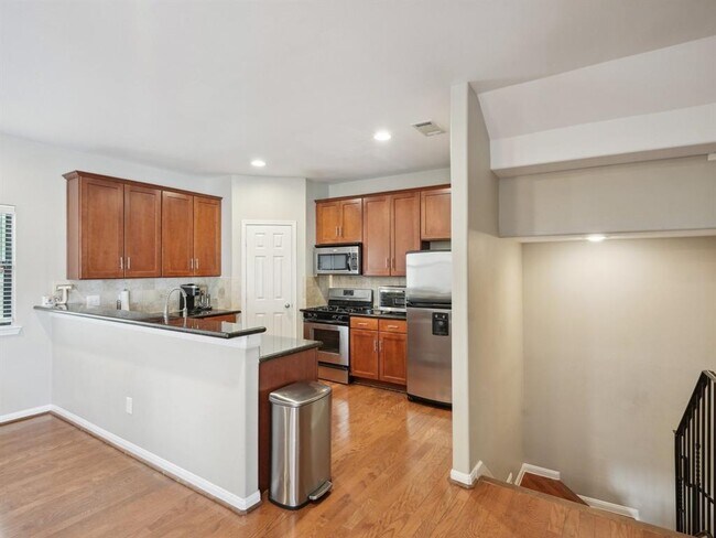 Building Photo - 4411 Koehler St