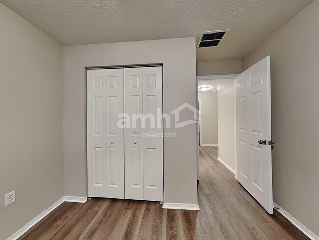 Building Photo - 7271 Wakeview Dr