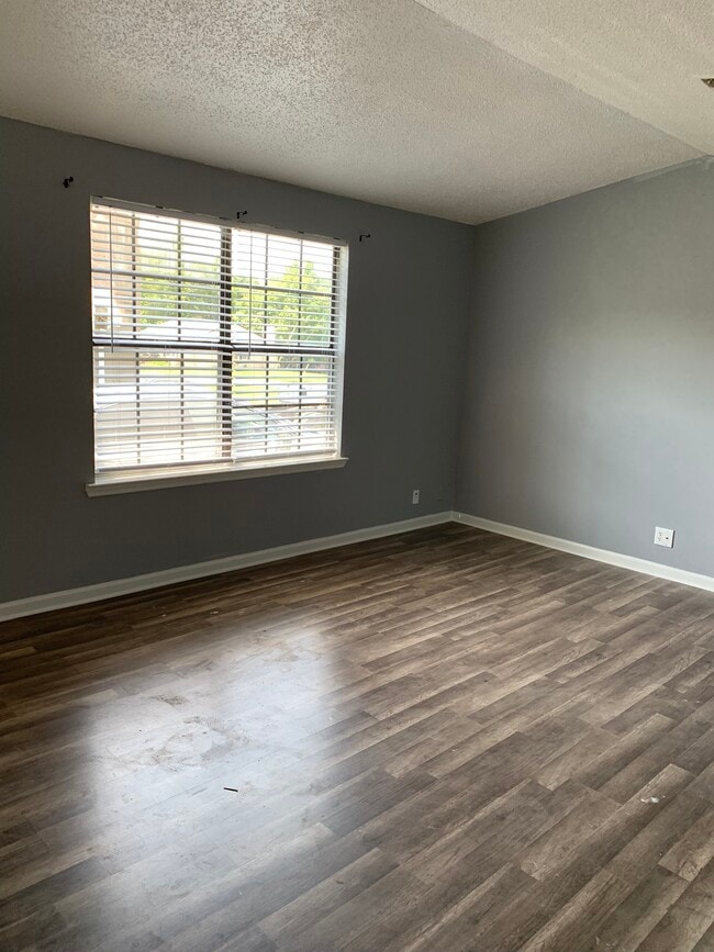 Building Photo - 3311 Chesapeake Cir