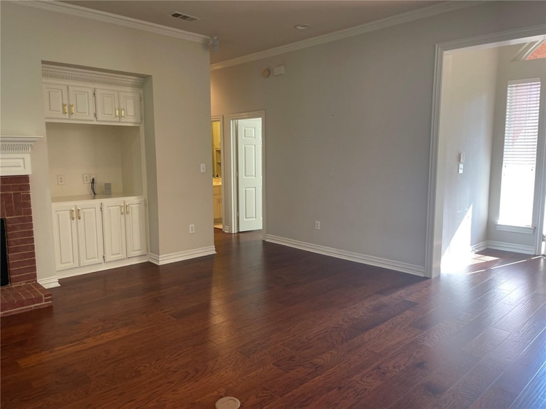 Building Photo - 716 Ticonderoga Dr