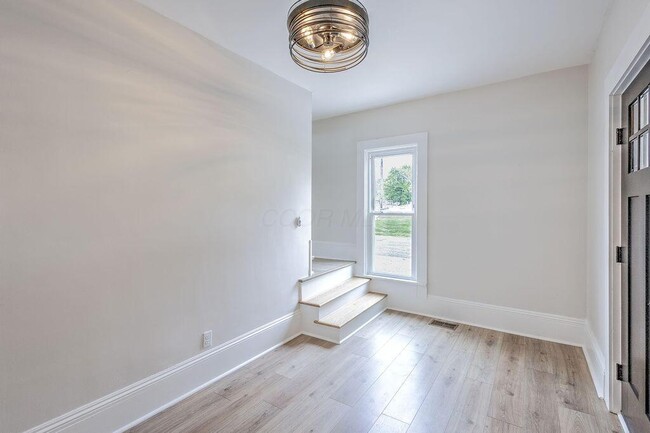 Building Photo - 291 S Main St