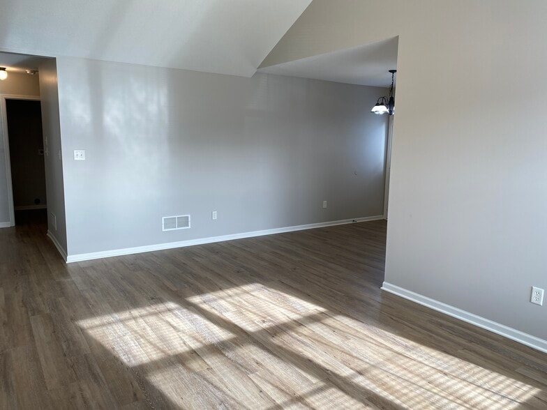Living Room - 220 SW Chartwell Cir