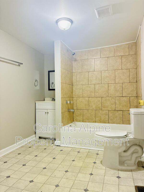 Building Photo - 904 Lincoln St