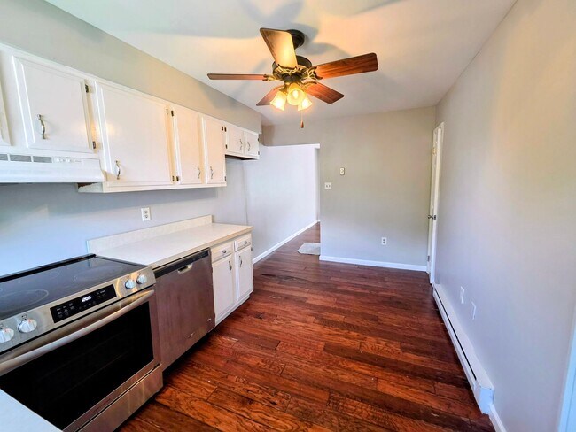 Building Photo - 5657 Wood Ln