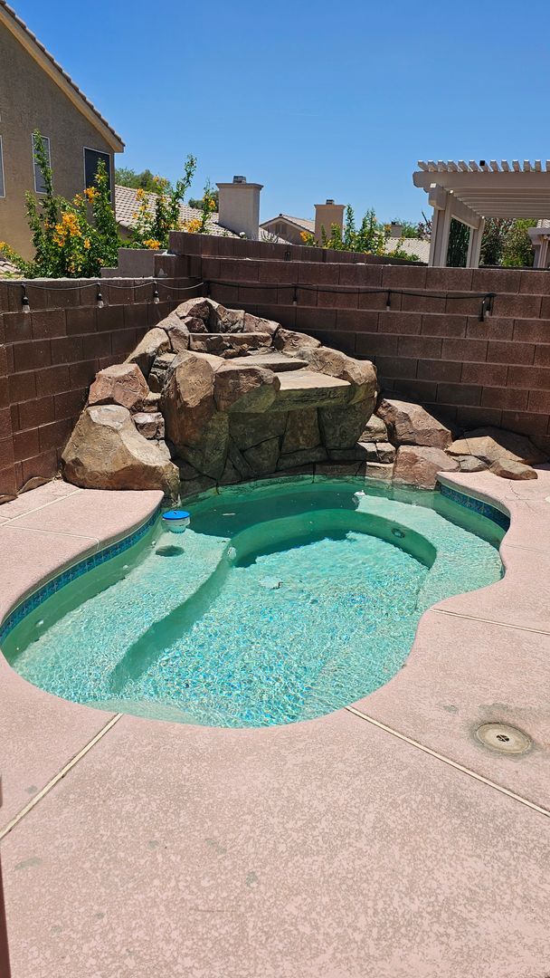 Building Photo - NW single Story!!! Small Pool!!!! Solar Pa...