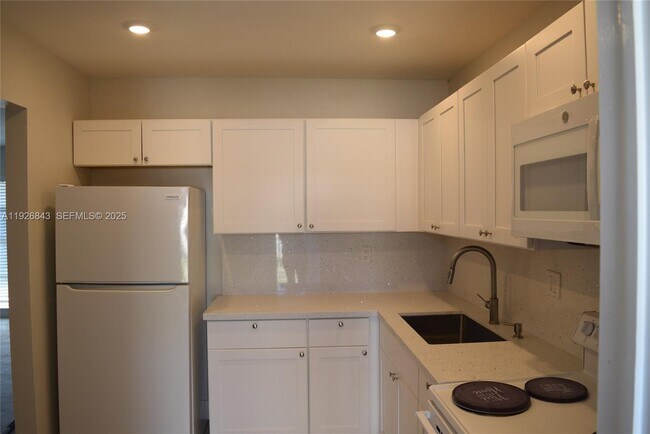 Building Photo - 19391 SW 103rd Ct