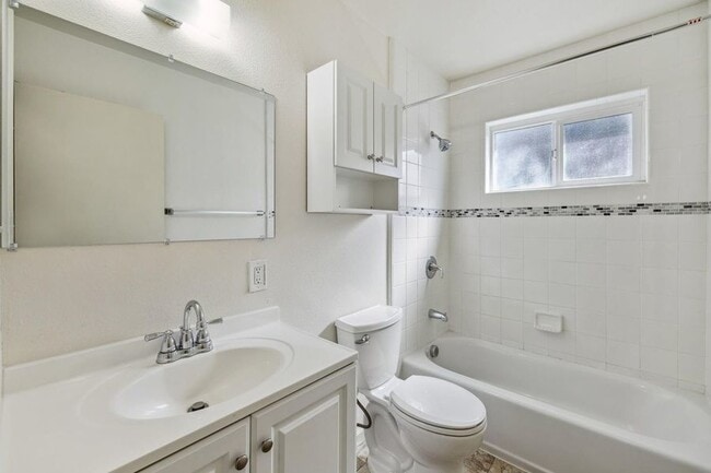 Building Photo - 897 Northrup St