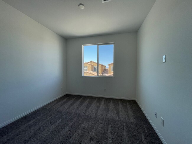 Building Photo - 3 BED 2.5 BATH 2 CAR GARAGE TOWNHOME FOR RENT IN CADENCE MASTER PLANNED COMMUNITY