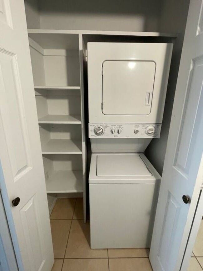 Building Photo - 544 S Wilson St