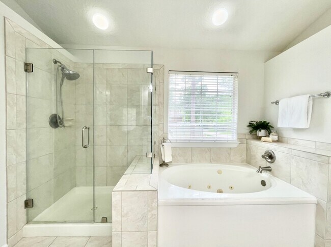 Building Photo - 2 Twin Feather Pl