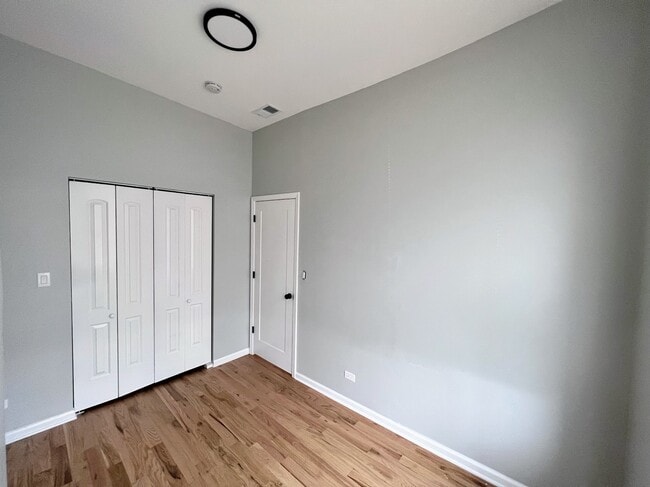 Building Photo - 1227 S Springfield Ave