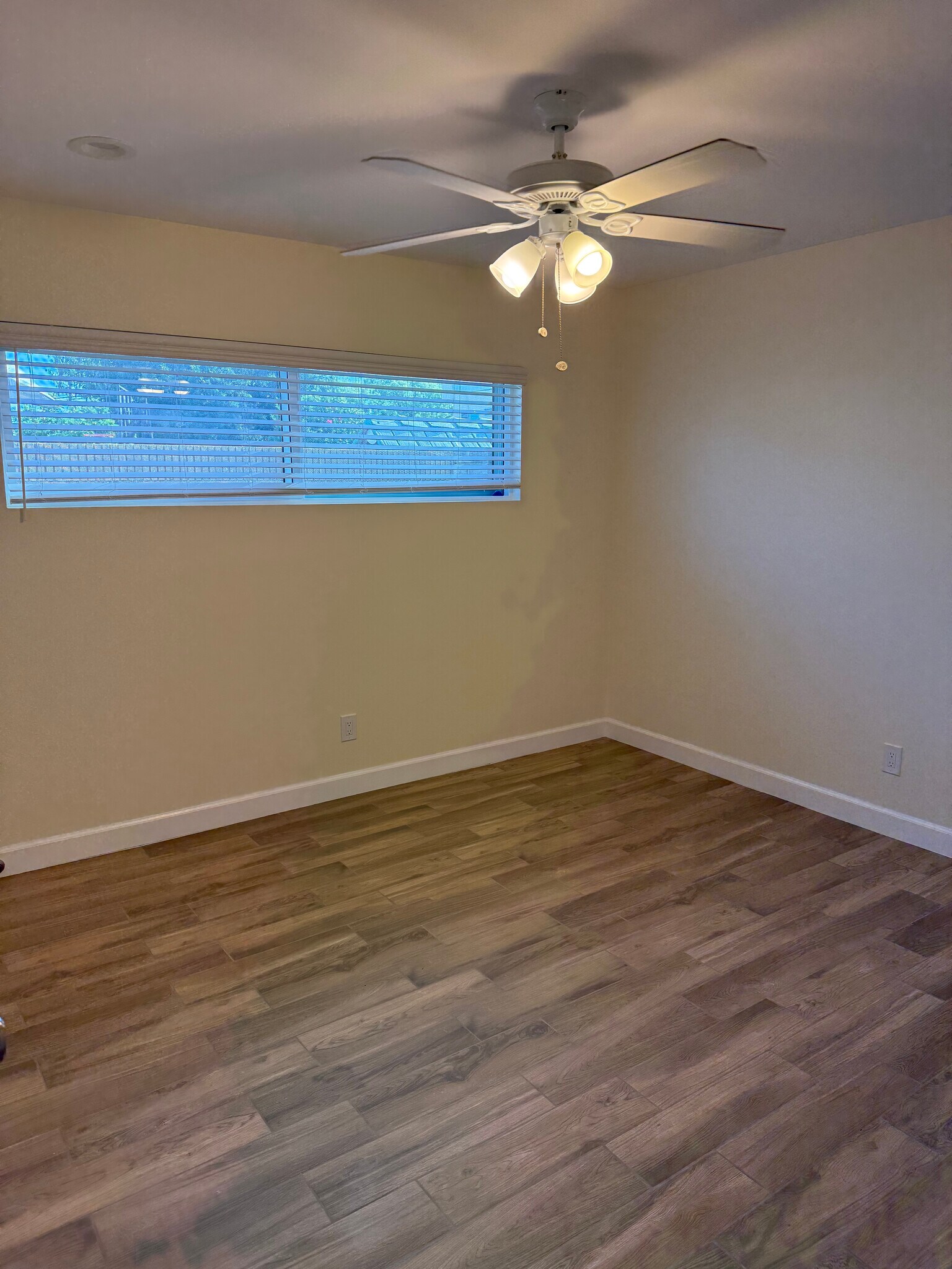 Building Photo - 1119 N Banning Blvd