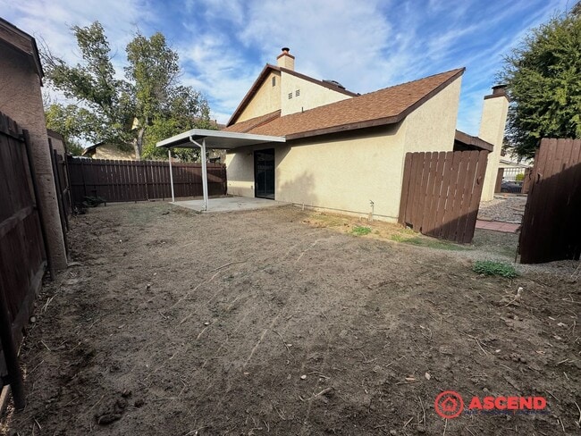 Building Photo - Charming Condo Located in HOA!