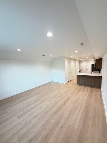 Building Photo - 3055 W Bonneville Cir