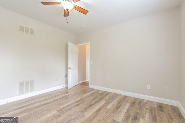 Building Photo - 4272 Falcon Crest Dr