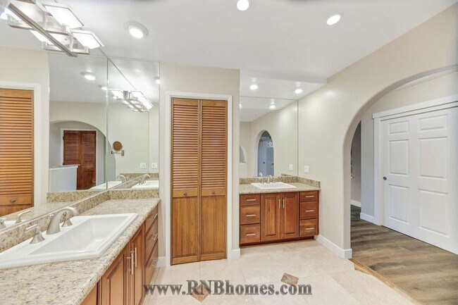 Building Photo - 4305 Whispering Oak Cir