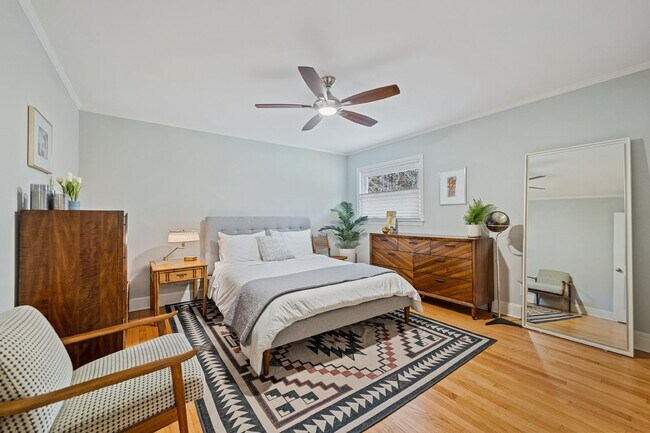 Building Photo - Available Early July! - Beautiful Furnished 3 Bed/2 Bath Home Close to Duke and Downtown Durham