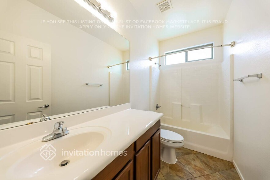 Building Photo - 10235 W Hilton Ave