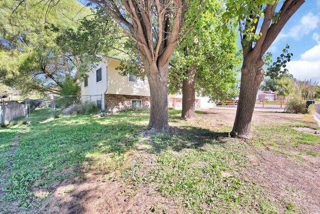 Building Photo - Spacious 5-Bedroom Home in Paradise Hills – North Grand Junction