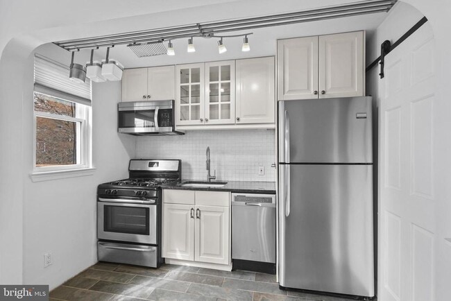 Building Photo - 227 Willow Ave