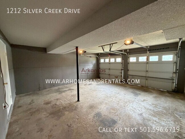 Building Photo - 1212 Silver Creek Dr