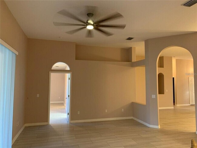 Building Photo - 10724 Banfield Dr