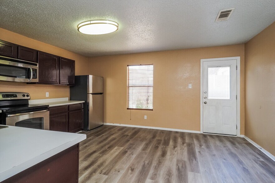 Building Photo - 5213 Bedfordshire Dr
