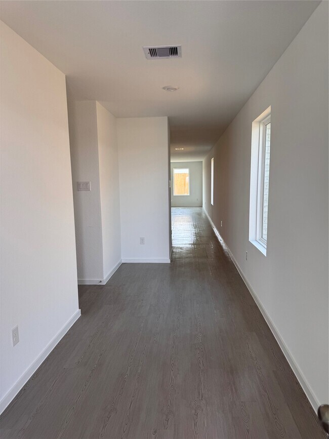 Building Photo - 6123 Sunburst Scarlet St