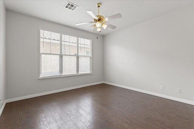 Building Photo - Expansive 4 Bedroom Home with a Pool and L...