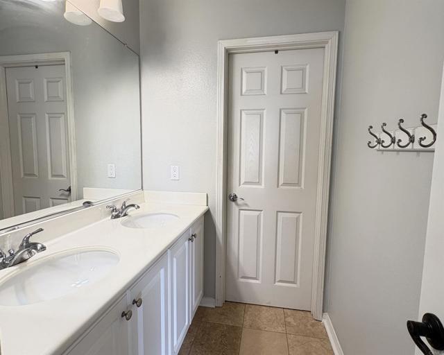 Building Photo - 4994 Crestview Dr