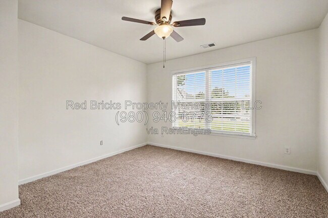 Building Photo - 7864 Whispering Wood Dr