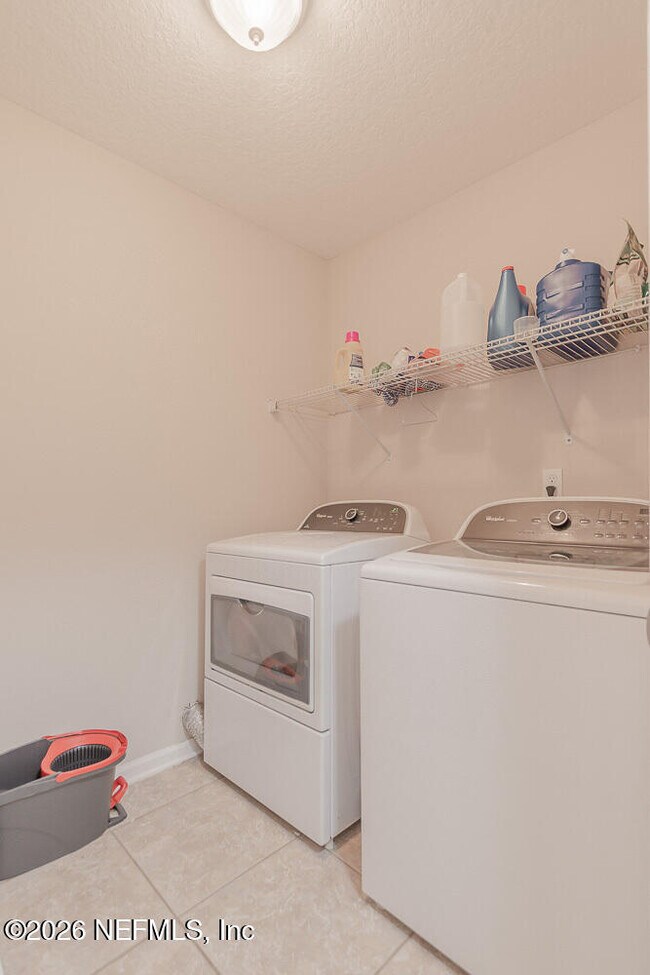 Building Photo - 15816 Twin Creek Dr