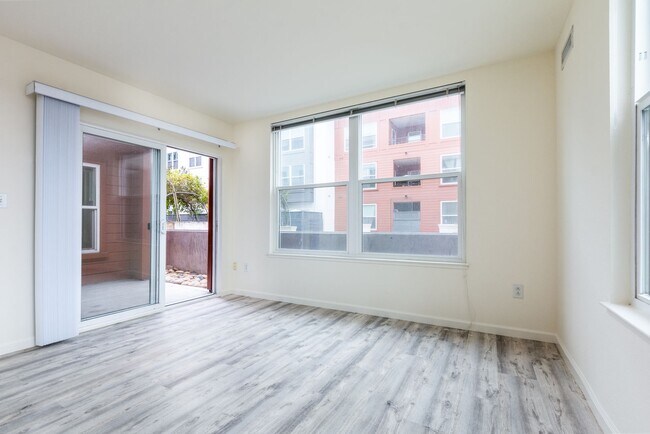 Building Photo - Spacious Ingleside Heights Condo w/ Private Patio & Parking!