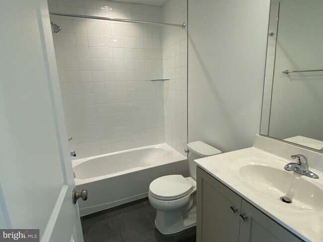 Building Photo - 415 Aragon Dr