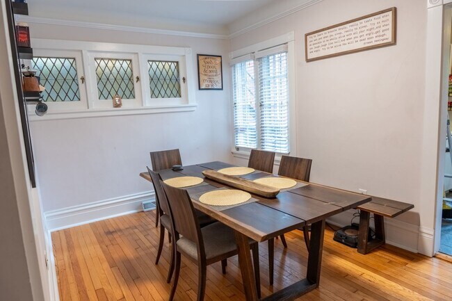 Building Photo - SHADYSIDE RENTAL
