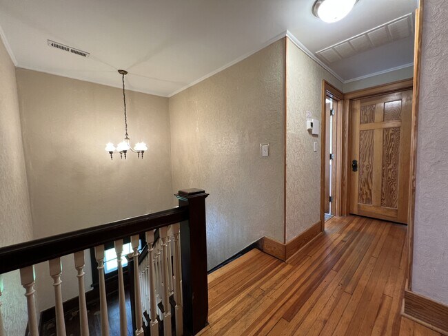 Building Photo - 1398 Alta Vista St