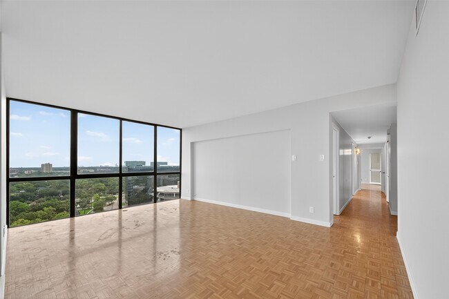 Building Photo - 5001 Woodway Dr