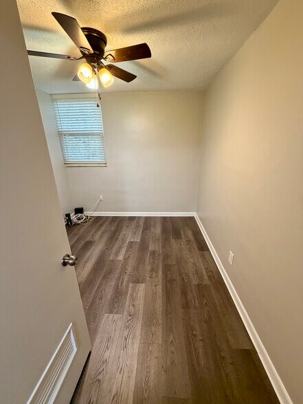 Building Photo - 24 Tower Hill Ct