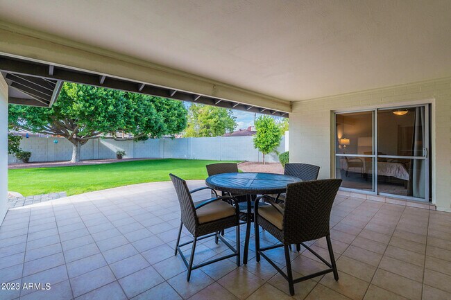 Building Photo - 4016 S Holbrook Ln