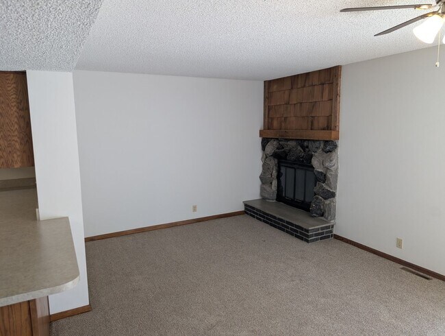 Building Photo - 2215 Mirwyn Ct