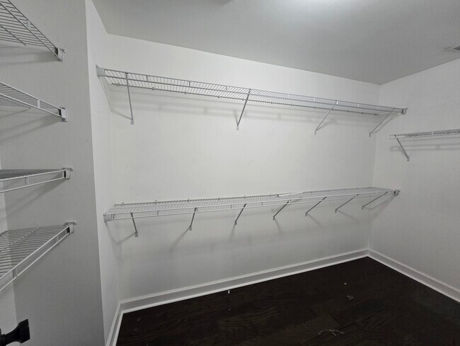 Building Photo - 1554 Millbrook Dr