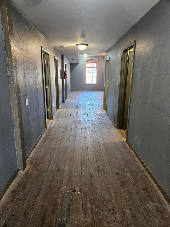 Building Photo - 1303 W College St