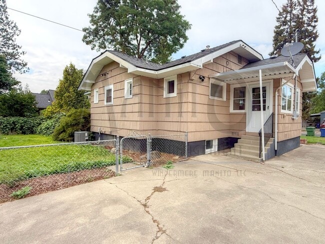Building Photo - 1032 E 33rd Ave