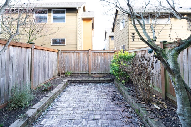 Building Photo - 3606 22nd Ave W