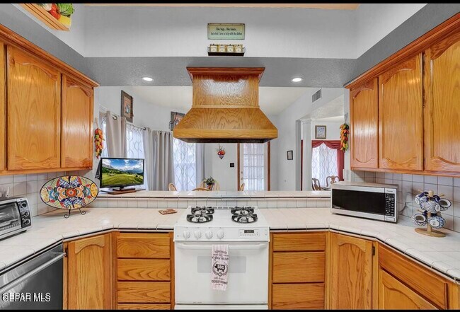 Building Photo - 2081 Paseo Del Prado Dr